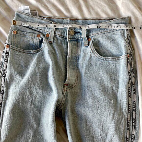 Levi’s 501 Light Wash High-Rise Jeans 26x26 – Button Fly with Levis Side Piping - Picture 7 of 7